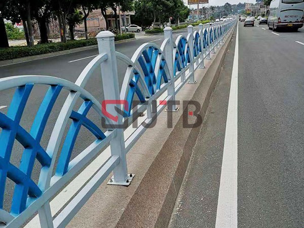 水泥墩中央護(hù)欄 水泥墩中央護(hù)欄